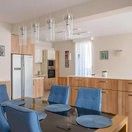 Modern & Spacious By Flat Mаnager شقة *
