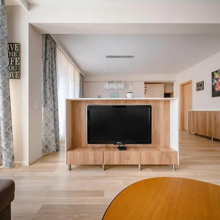 Modern & Spacious By Flat Mаnager *