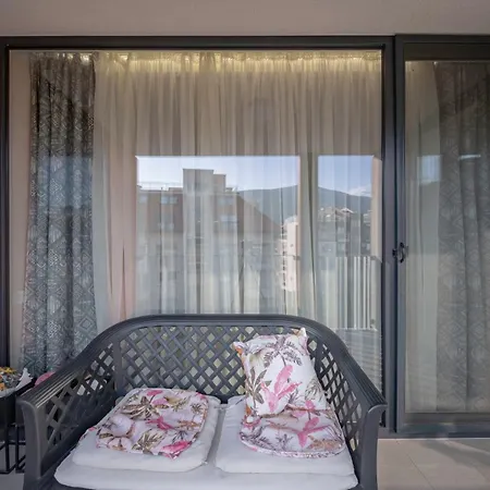 Modern & Spacious By Flat Mаnager 아파트