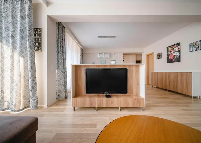 Modern & Spacious By Flat Mаnager *